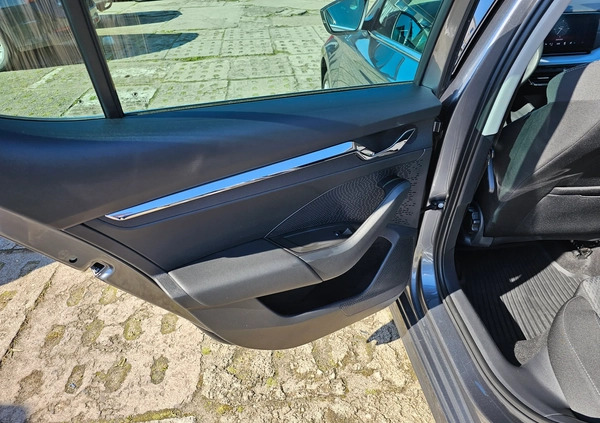 Skoda Octavia cena 134999 przebieg: 7170, rok produkcji 2023 z Brwinów małe 301